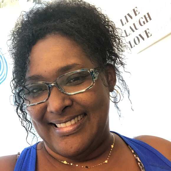 Meet your Posher, Sandrine - Picture 1 of 1